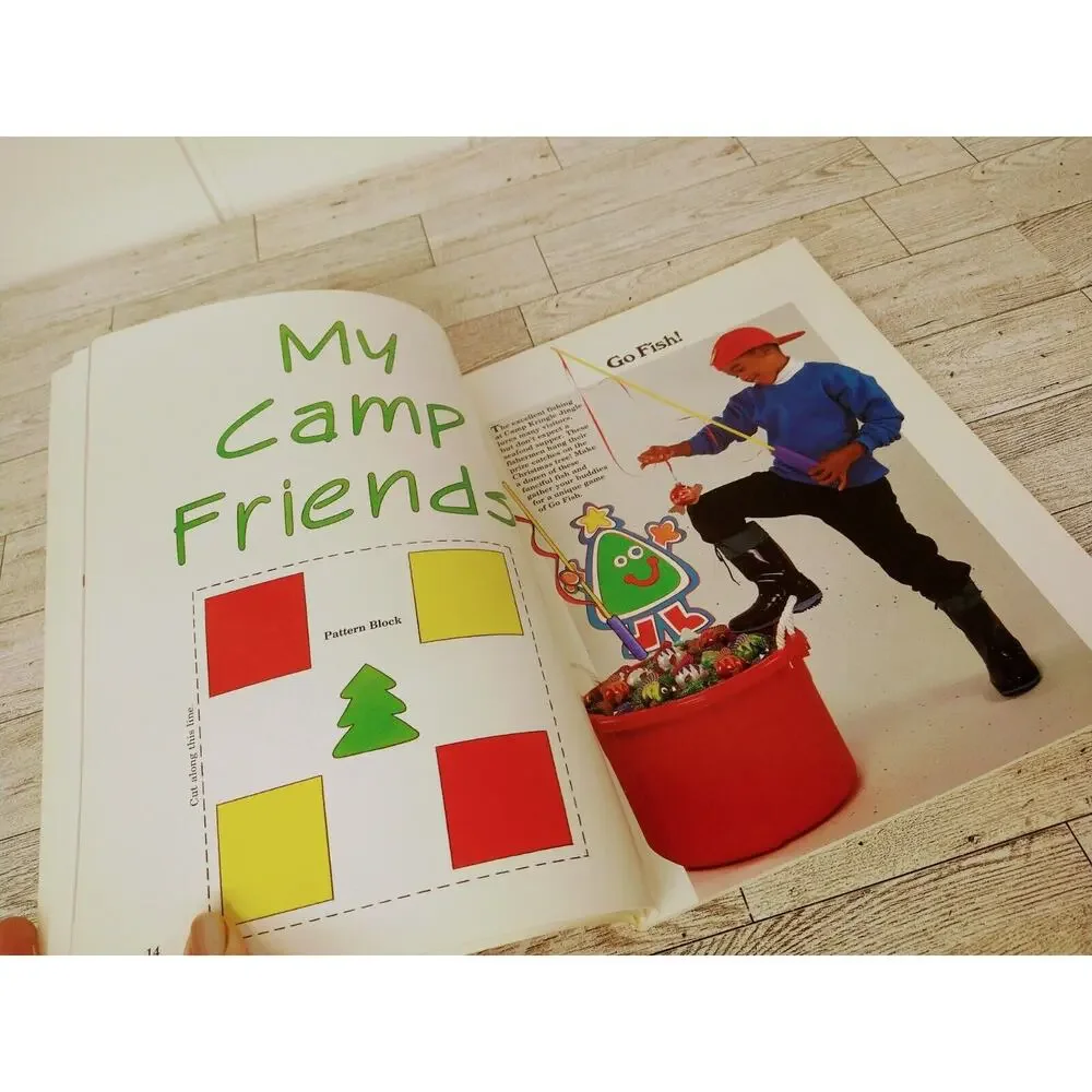 Christmas is‎ Coming Vol 4 Leisure Arts - Holiday Projects for Children + Parent